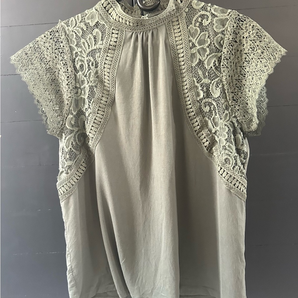 Cable & Gauge Elegant Lace Trim Women's Top in Olive - XL